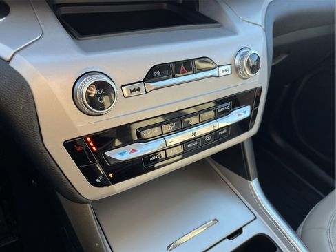 Used 2023 Ford Explorer XLT w/ Equipment Group 202A image 20