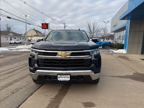 Used 2024 Chevrolet Silverado 1500 LT image 3