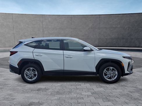Used 2025 Hyundai Tucson SE AWD/4WD image 12
