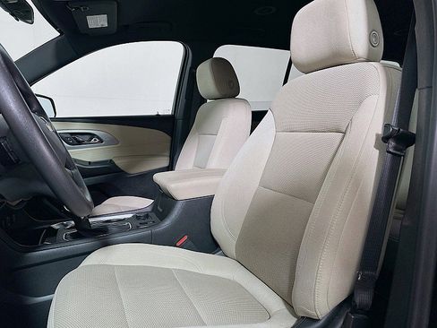 Used 2022 Chevrolet Traverse LS image 11