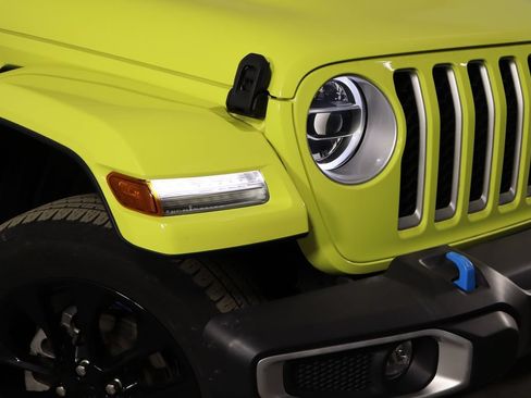 Used 2022 Jeep Wrangler Unlimited Sahara w/ Cold Weather Group AWD/4WD image 45