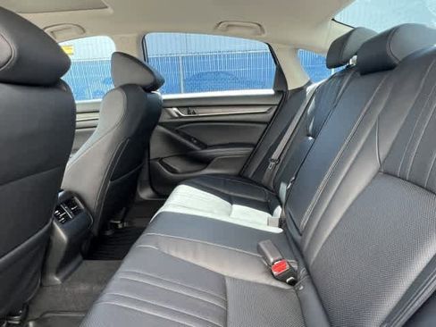 Used 2018 Honda Accord Touring image 19