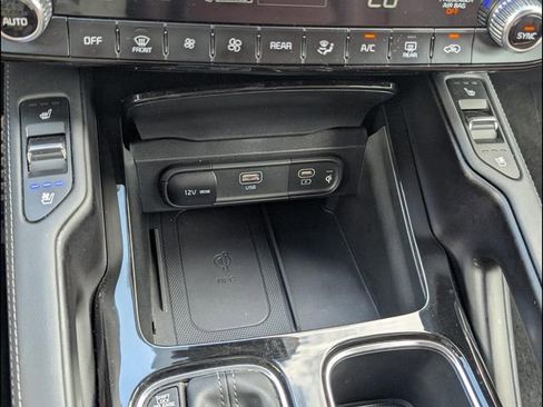 Certified 2024 Kia Telluride SX w/ Towing Package FWD image 18