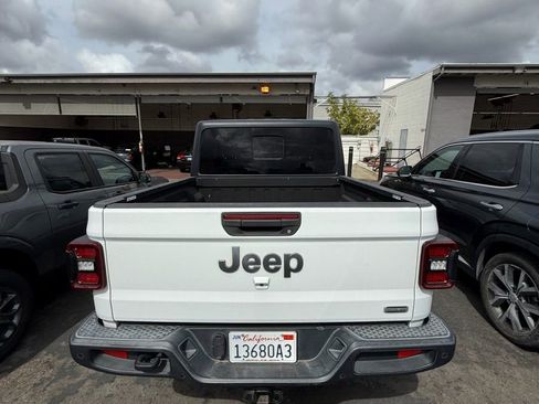 Used 2020 Jeep Gladiator Overland AWD/4WD image 5