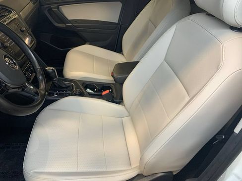 Used 2018 Volkswagen Tiguan SE w/ Panoramic Sunroof Package AWD/4WD image 11