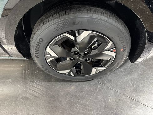 New 2026 Kia Niro Wind FWD image 14