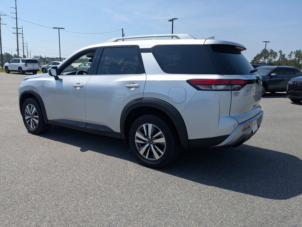 Used 2025 Nissan Pathfinder SL FWD image 6