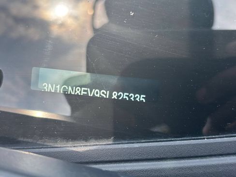 Used 2025 Nissan Versa SV FWD image 27