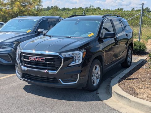 Used 2023 GMC Terrain SLE w/ Driver Convenience Package FWD image 5