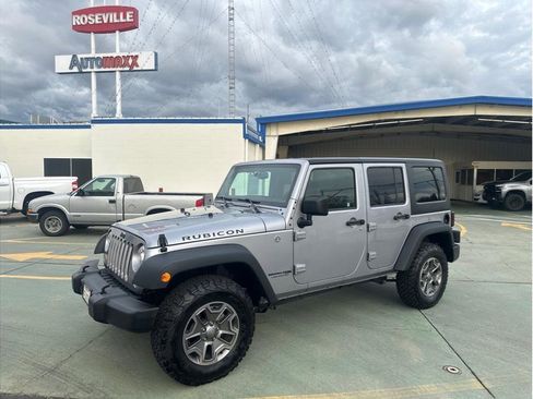 Used 2018 Jeep Wrangler Unlimited Rubicon w/ Connectivity Group image 2