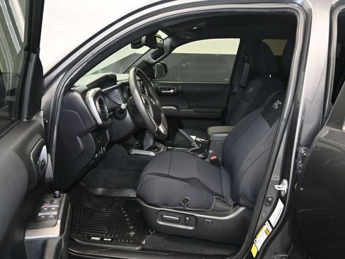 Used 2022 Toyota Tacoma TRD Sport w/ Technology Package AWD/4WD image 10