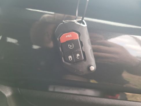 Used 2022 Jeep Wrangler Unlimited Rubicon w/ Xtreme Recon 35" Tire Package image 28