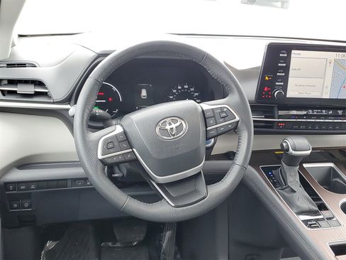 Certified 2023 Toyota Sienna XLE w/ XLE Plus Package image 12