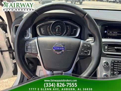 Used 2018 Volvo V60 T5 Cross Country AWD/4WD image 18