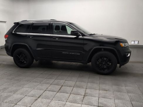Used 2018 Jeep Grand Cherokee Laredo AWD/4WD image 11