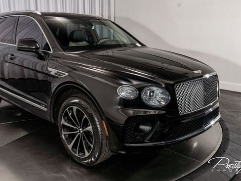 Used 2022 Bentley Bentayga image 2
