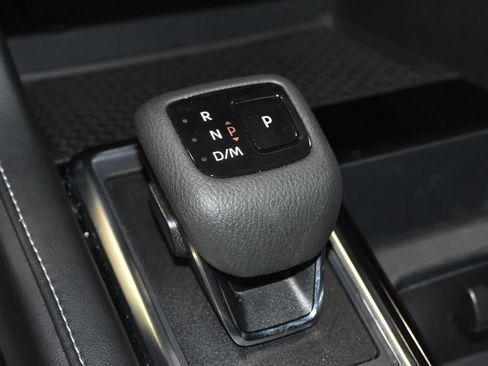 Used 2024 Nissan Pathfinder SV image 16