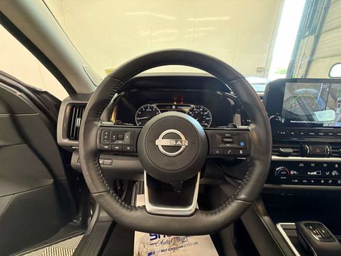 Used 2024 Nissan Pathfinder SL w/ SL Premium Package AWD/4WD image 11