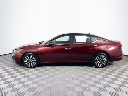 Used 2025 Nissan Altima 2.5 SV FWD image 5