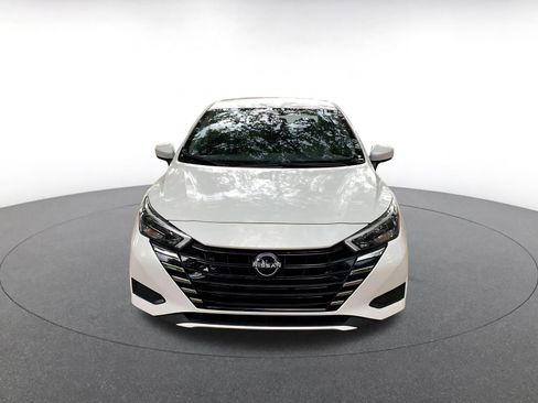 Used 2025 Nissan Versa SV image 2