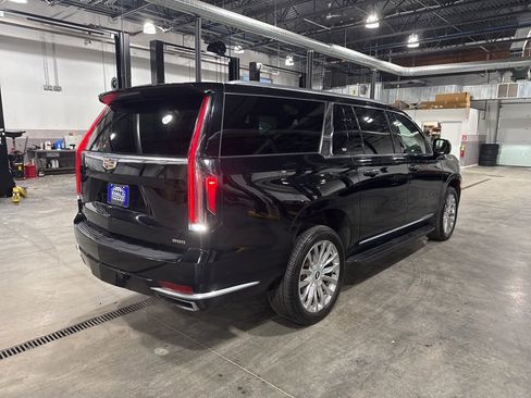 Used 2021 Cadillac Escalade ESV Premium Luxury image 3