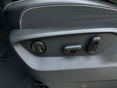 Used 2025 Volkswagen Atlas SE image 11