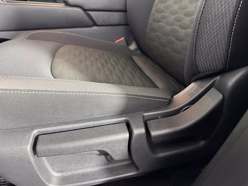 Used 2025 Nissan Pathfinder S FWD image 22