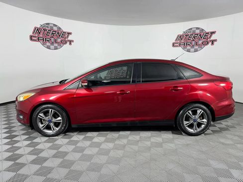 Used 2017 Ford Focus SE FWD image 4