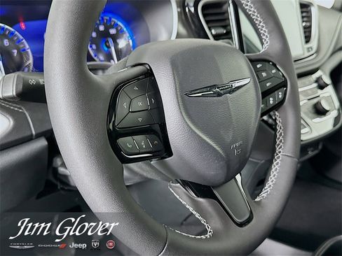 New 2026 Chrysler Pacifica Select w/ S Appearance Package image 27