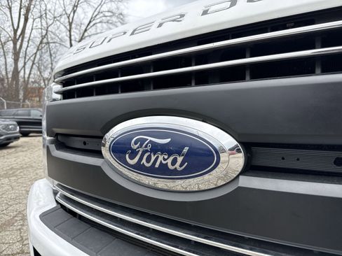 Used 2017 Ford F250 Lariat w/ Lariat Ultimate Package AWD/4WD image 16