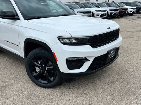 Used 2025 Jeep Grand Cherokee Limited w/ Luxury Tech Group II image 2