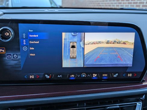 Used 2025 Chevrolet Traverse Z71 w/ Driver Confidence Package image 30