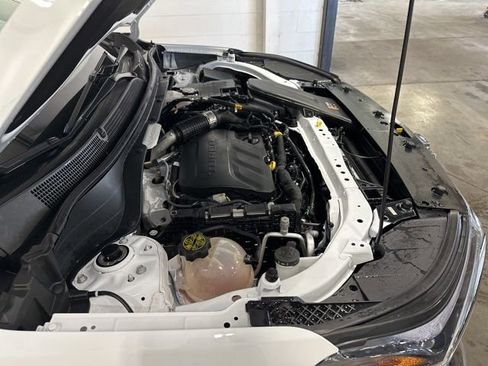 Used 2025 Chevrolet Trax LT w/ LT Convenience Package image 32