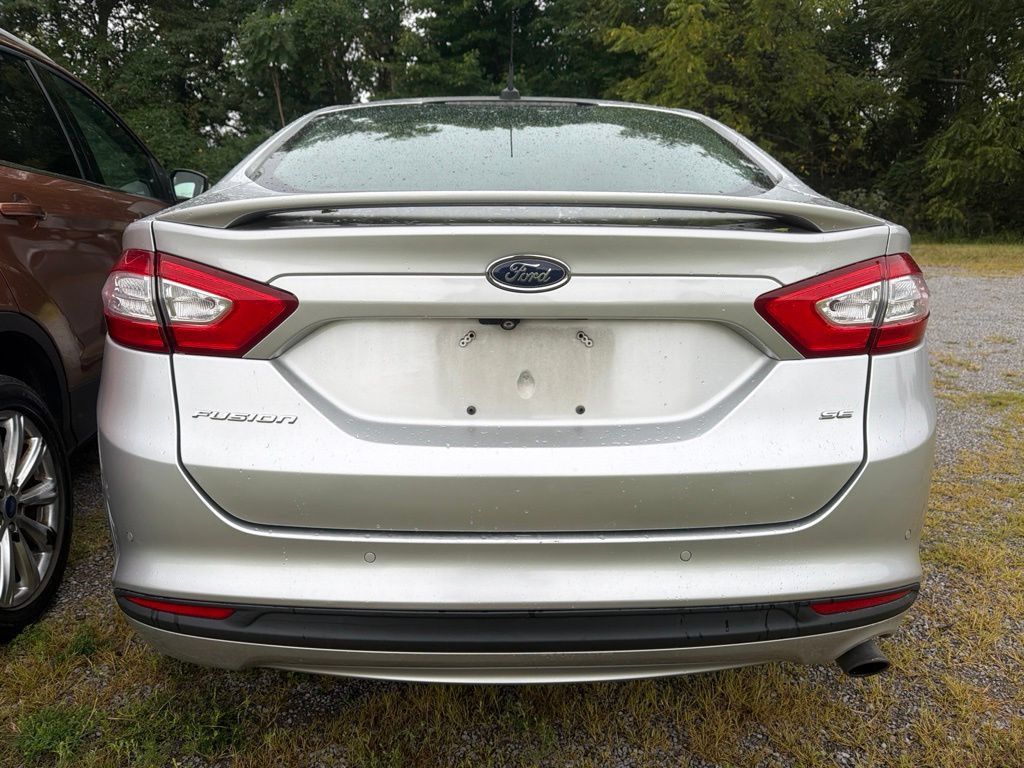 Used 2015 Ford Fusion SE FWD image 3