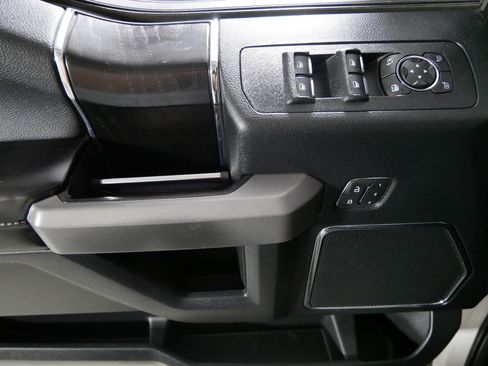 Used 2018 Ford F150 Platinum w/ Equipment Group 701A Luxury AWD/4WD image 19