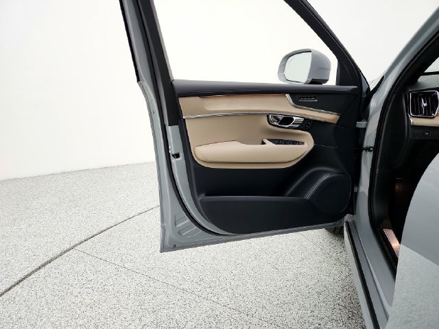 New 2027 Volvo XC60 B5 Core AWD/4WD image 28
