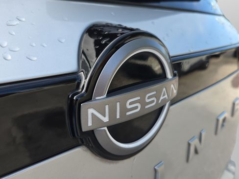 Used 2025 Nissan Pathfinder SV FWD image 30