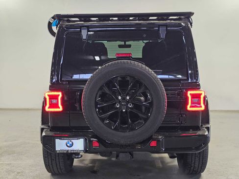 Used 2021 Jeep Wrangler Unlimited Sahara AWD/4WD image 5
