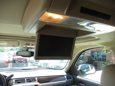 Used 2010 GMC Yukon Denali image 17