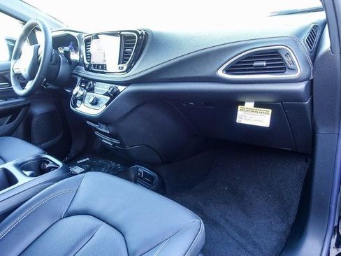New 2026 Chrysler Pacifica Select w/ S Appearance Package FWD image 3