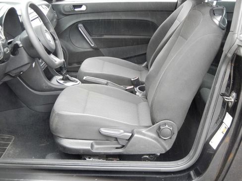 Used 2012 Volkswagen Beetle 2.5 image 2