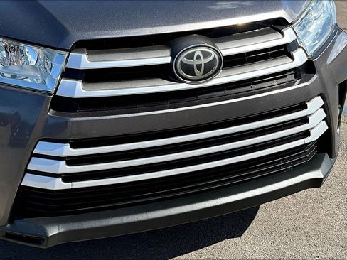 Used 2018 Toyota Highlander LE image 27