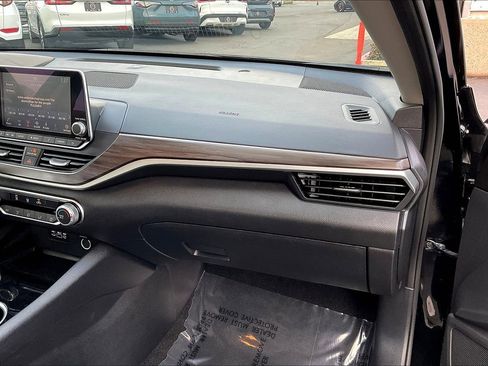 Used 2024 Nissan Altima 2.5 SV image 13