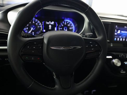 Used 2018 Chrysler Pacifica Touring Plus w/ S Appearance Package image 22