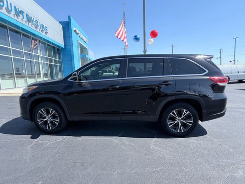 Used 2019 Toyota Highlander LE FWD image 5