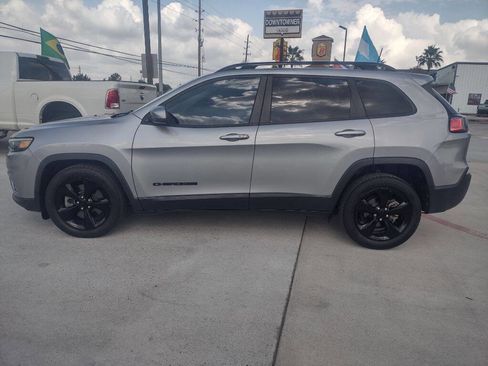 Used 2020 Jeep Cherokee Latitude Plus image 4
