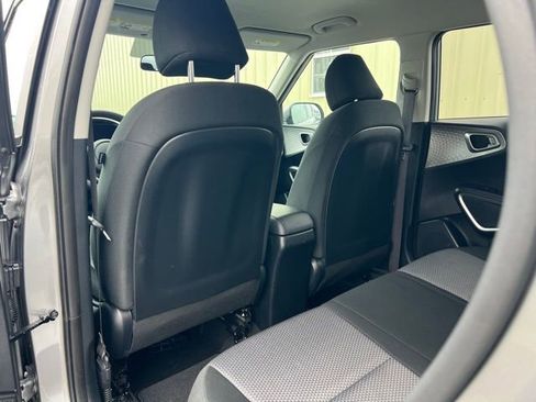 Certified 2025 Kia Soul LX w/ LX Technology Package FWD image 11