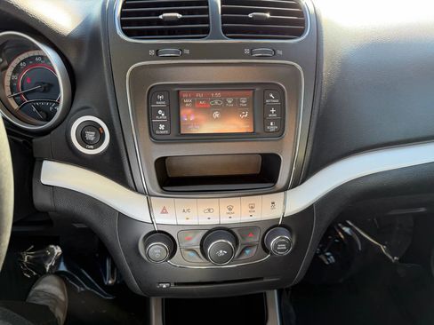 Used 2017 Dodge Journey SE w/ Flexible Seating Group image 23