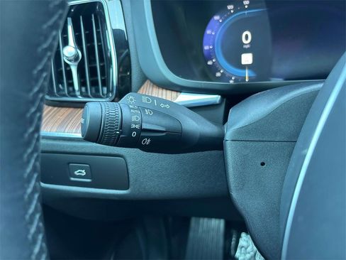 Used 2023 Volvo XC60 B5 Plus w/ Protection Package Premier image 28