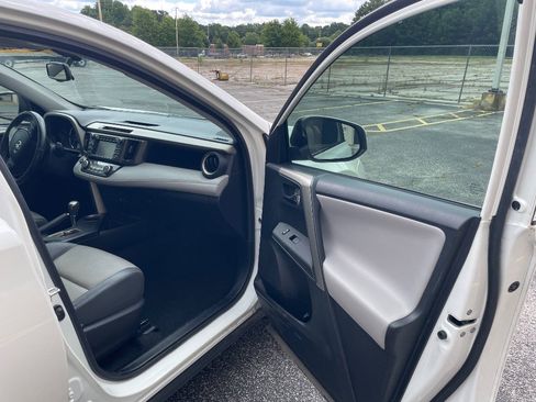 Used 2014 Toyota RAV4 Limited AWD/4WD image 22